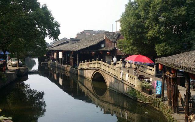 乘客打车去武汉天河机场被司机索要往返高速费，滴滴出行：系违规行为